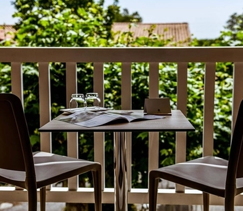 Terrasse de l'Hôtel***  Logis des Thermes de Saubusse
